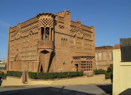 Colonia Güell Colonia Güell, uno de los primeros diseños de Gaudí