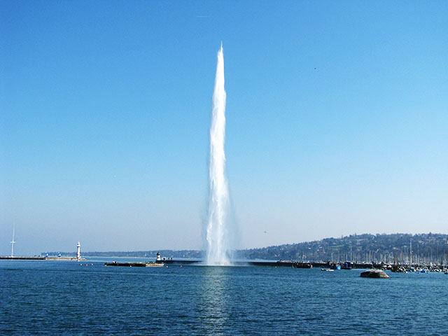 El jet d'eau en el lago Leman Suiza