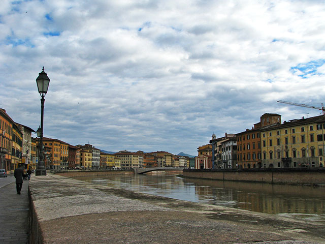 Los puentes del río Arno, en Pisa. Foto: Angie Castells